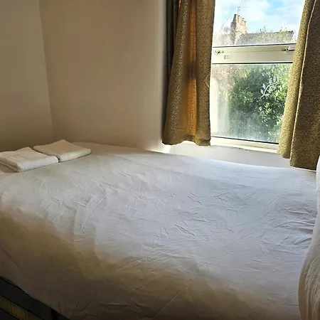 Comfy By Gloucester Road Homestay Bristol